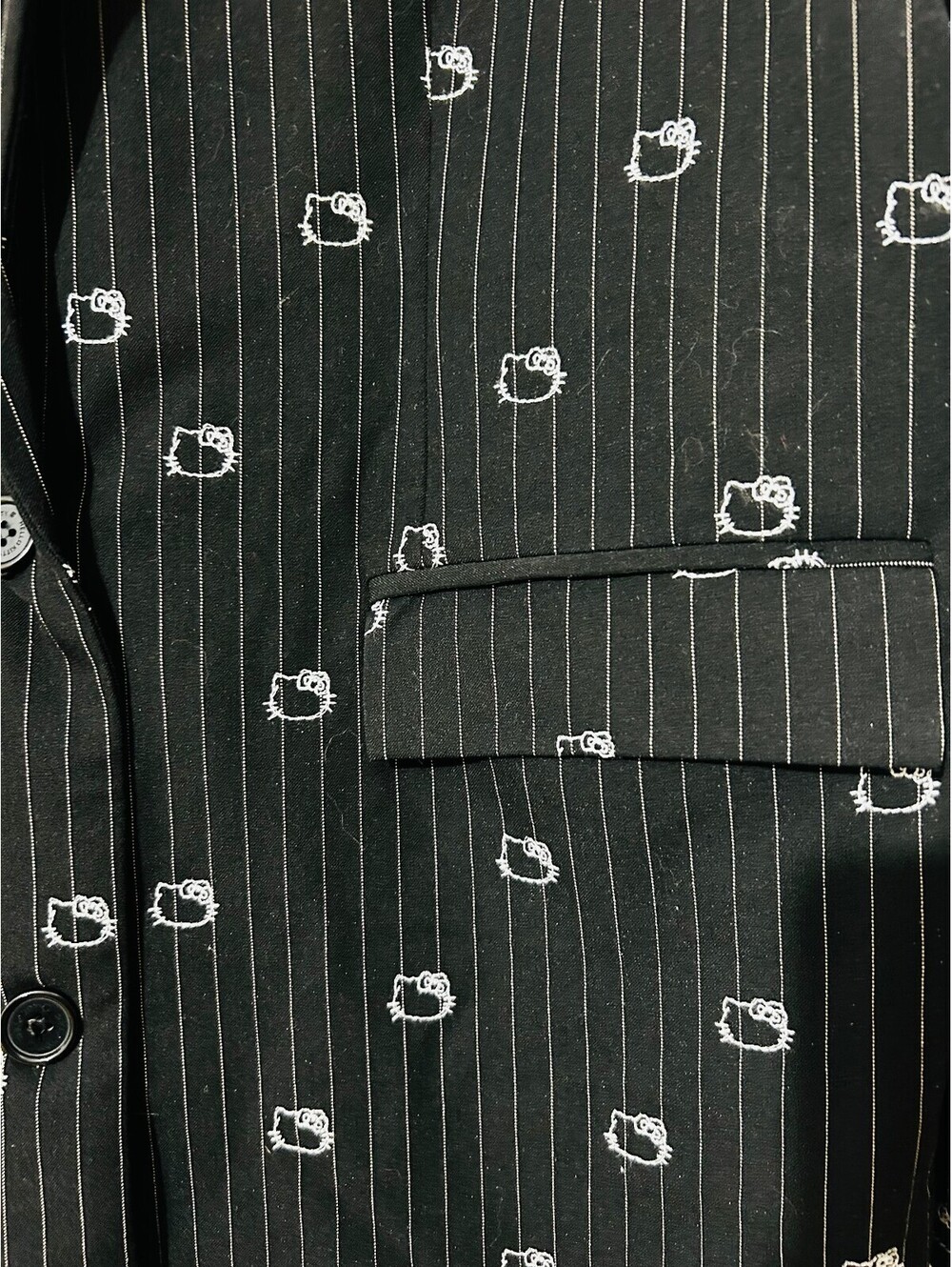 Hello Kitty x Forever 21 Black Pinstripe Blazer Embroidered Sanrio Oversized M - Picture 4 of 5